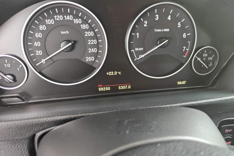 Used BMW 3 Series 2019 320Li Fashion Model Odometer Close Up
