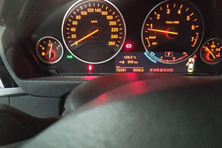Used BMW 3 Series 2019 320Li Fashion Model Odometer Close Up