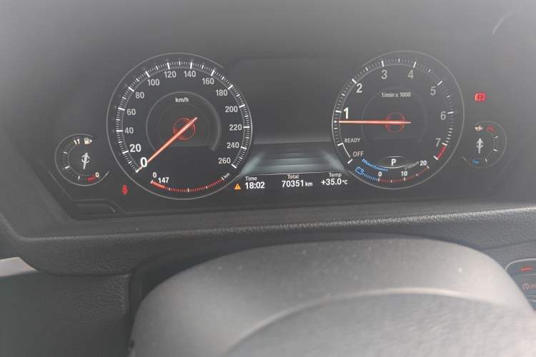 Used BMW 3 Series 2019 320Li Fashion Model Odometer Close Up