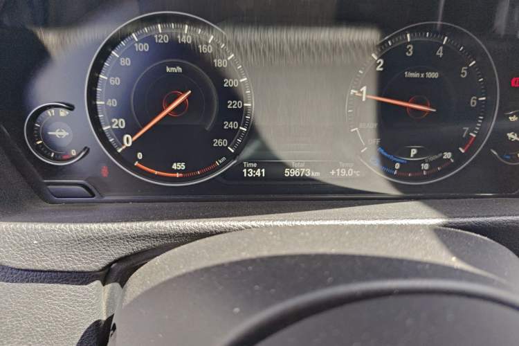 Used BMW 3 Series 2019 320Li M Sport Package Odometer Close Up