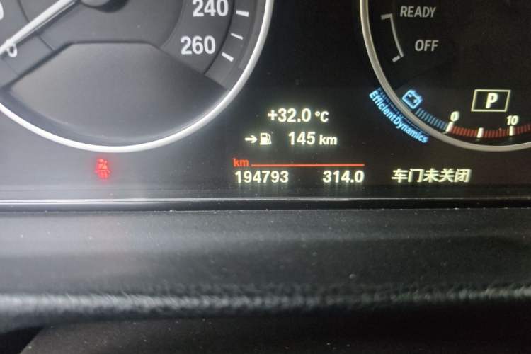 Used BMW 3 Series 2019 320Li Fashion Model Odometer Close Up