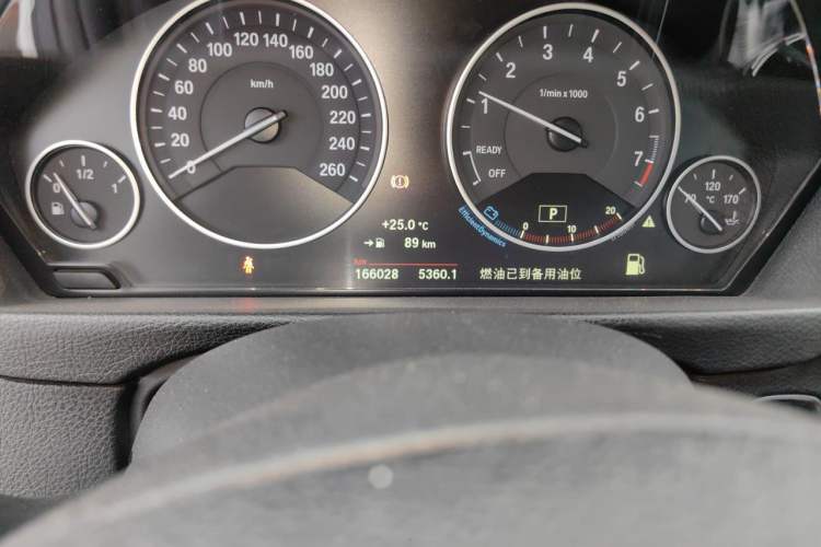 Used BMW 3 Series 2019 320Li Fashion Model Odometer Close Up