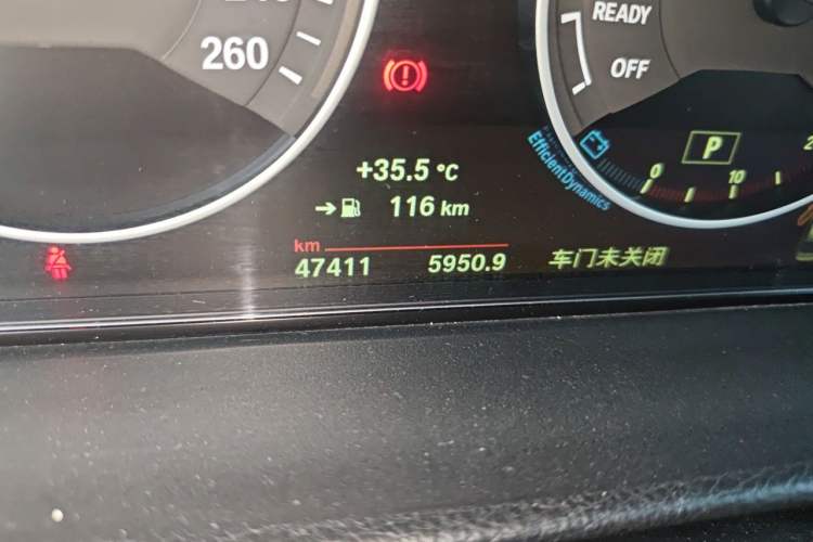 Used BMW 3 Series 2019 320Li Fashion Model Odometer Close Up