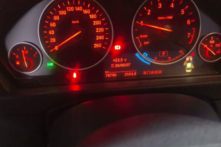 Used BMW 3 Series 2019 320Li Fashion Model Odometer Close Up