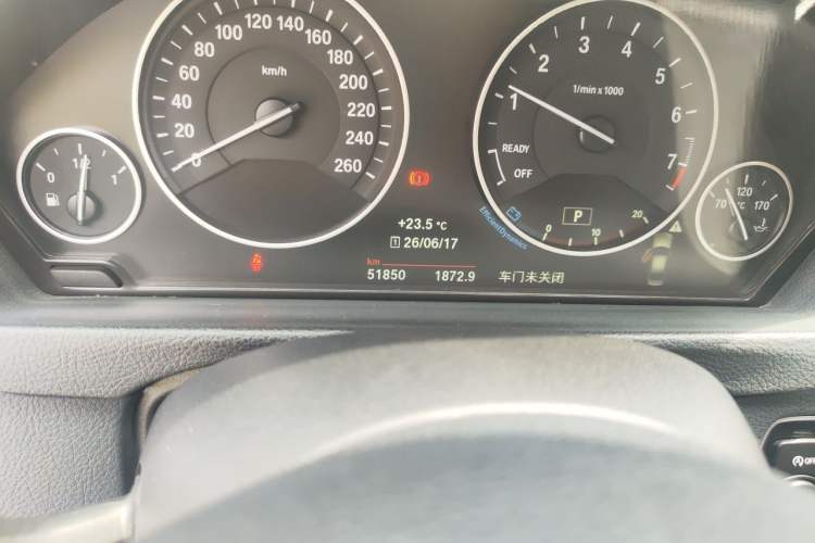 Used BMW 3 Series 2019 320Li Fashion Model Odometer Close Up