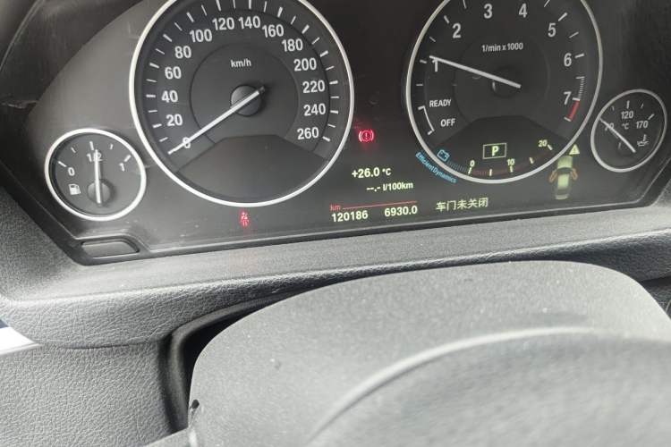 Used BMW 3 Series 2019 320Li Fashion Model Odometer Close Up