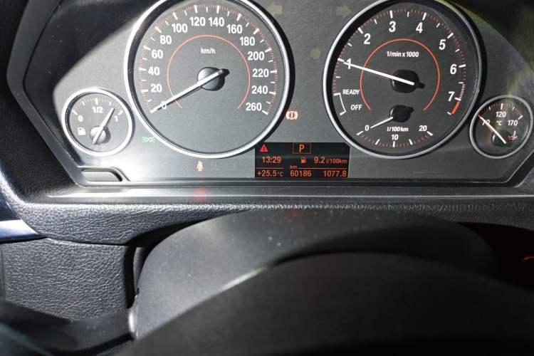 Used BMW 3 Series 2019 320Li Fashion Model Odometer Close Up
