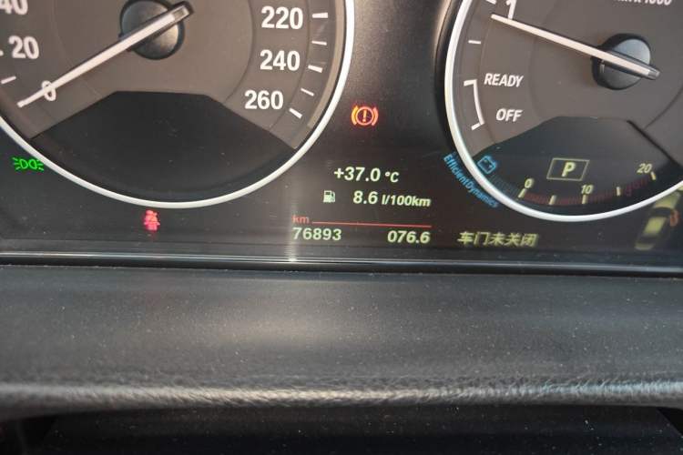 Used BMW 3 Series 2019 320Li Fashion Model Odometer Close Up