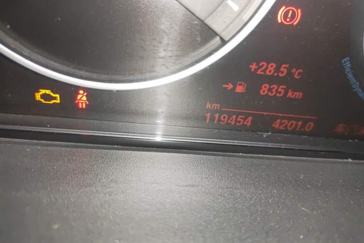 Used BMW 3 Series 2019 320Li Fashion Model Odometer Close Up