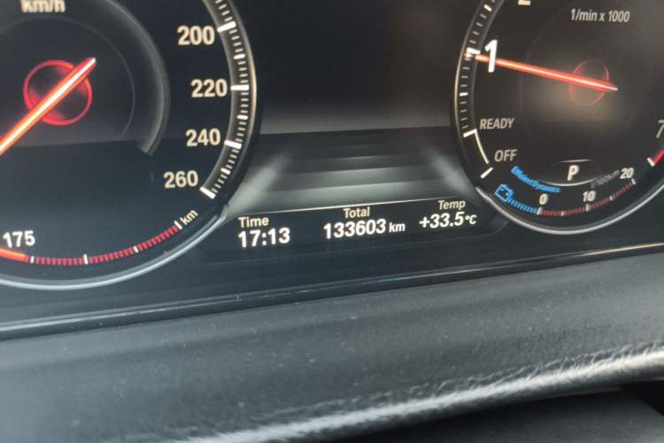 Used BMW 3 Series 2019 320Li Fashion Model Odometer Close Up