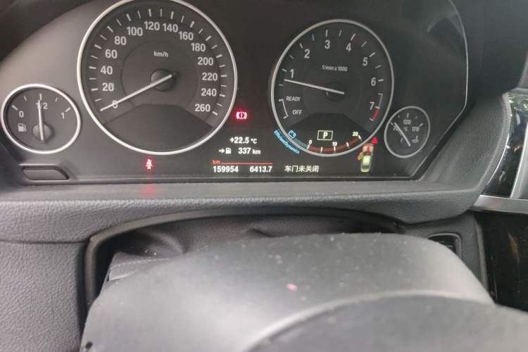Used BMW 3 Series 2019 320Li Fashion Model Odometer Close Up