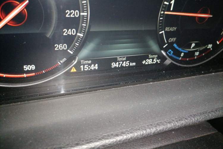Used BMW 3 Series 2019 320Li Fashion Model Odometer Close Up