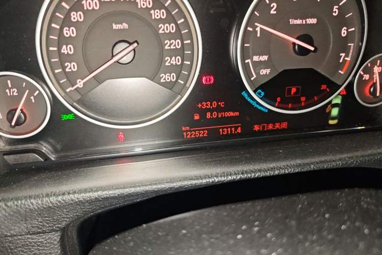 Used BMW 3 Series 2019 320Li Fashion Model Odometer Close Up
