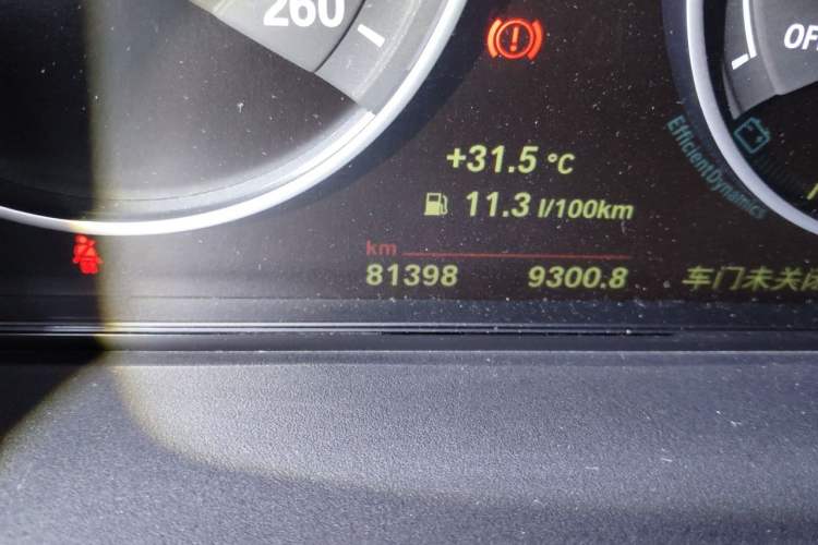 Used BMW 3 Series 2019 320Li Fashion Model Odometer Close Up
