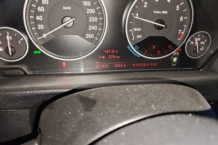 Used BMW 3 Series 2019 320Li Fashion Model Odometer Close Up