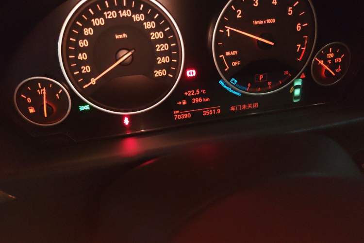 Used BMW 3 Series 2019 320Li Fashion Model Odometer Close Up