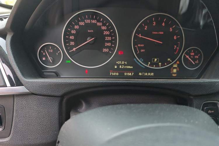Used BMW 3 Series 2019 320Li Fashion Model Odometer Close Up