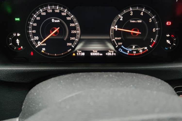 Used BMW 3 Series 2019 320Li Fashion Model Odometer Close Up