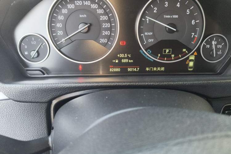 Used BMW 3 Series 2019 320Li Fashion Model Odometer Close Up