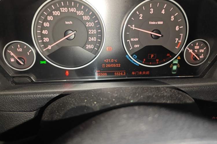 Used BMW 3 Series 2019 320Li Fashion Model Odometer Close Up