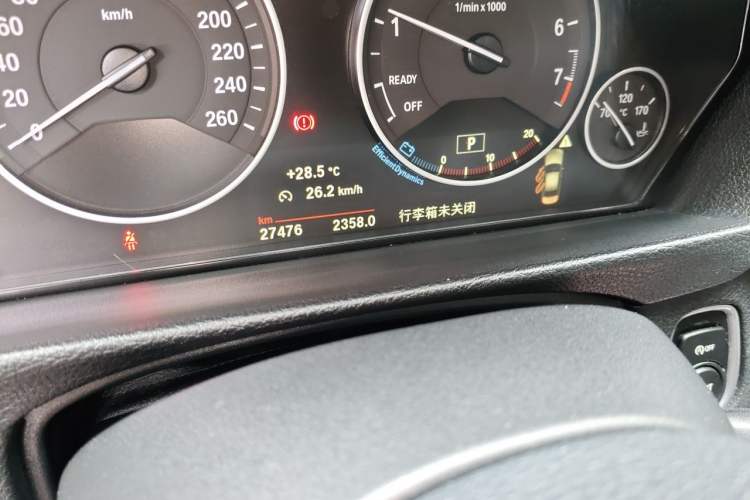 Used BMW 3 Series 2019 320Li Fashion Model Odometer Close Up