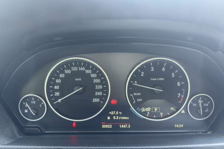 Used BMW 3 Series 2019 320Li Fashion Model Odometer Close Up