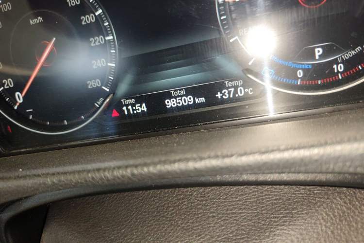Used BMW 3 Series 2019 320Li M Sport Package Odometer Close Up