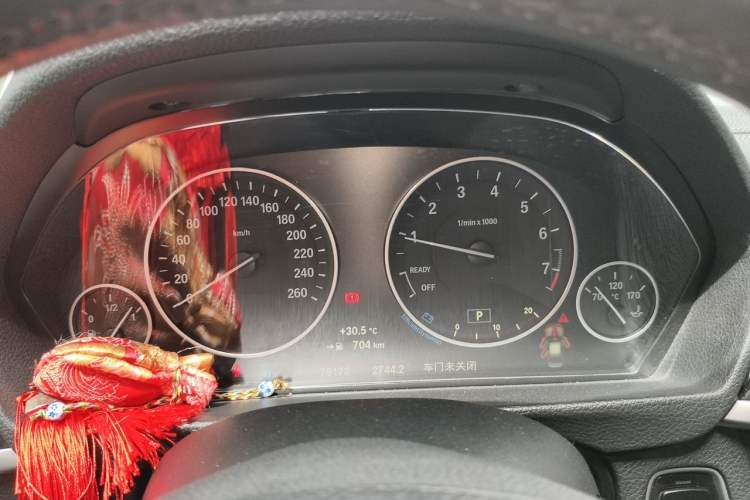 Used BMW 3 Series 2019 320Li Fashion Model Odometer Close Up