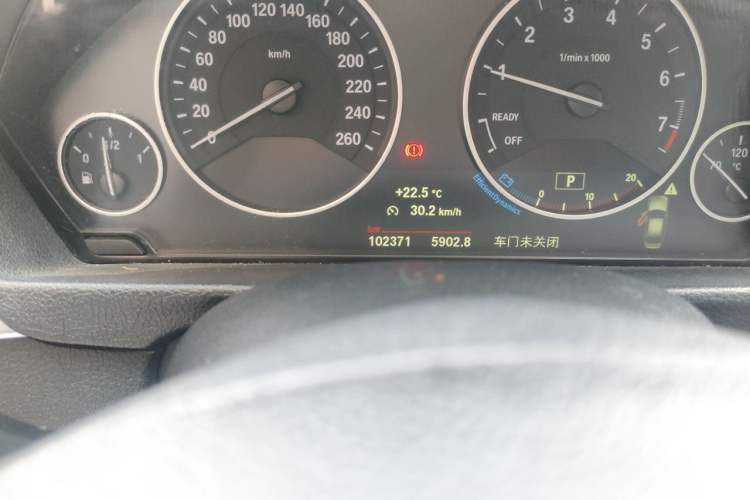 Used BMW 3 Series 2019 320Li Fashion Model Odometer Close Up