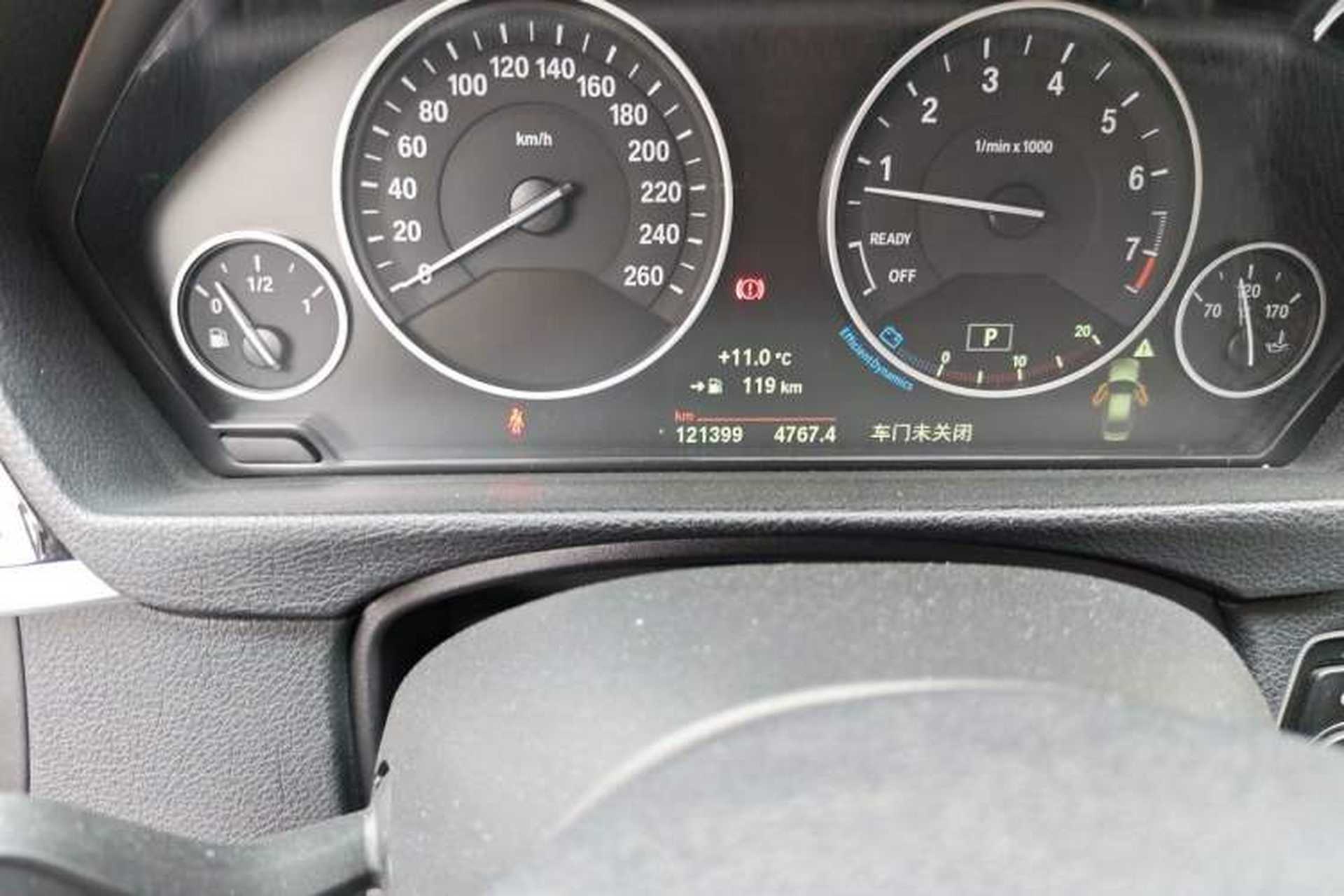 Used BMW 3 Series 2019 320Li xDrive Fashion Model Odometer Close Up