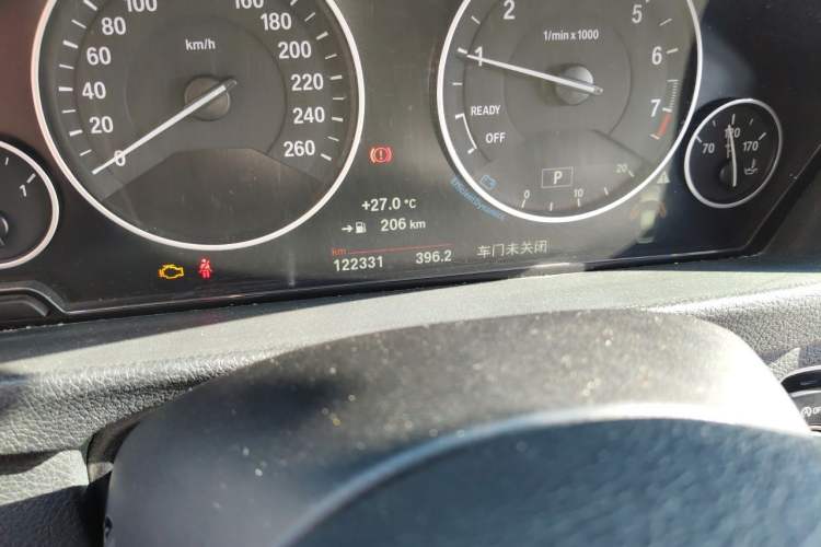 Used BMW 3 Series 2019 320Li Fashion Model Odometer Close Up