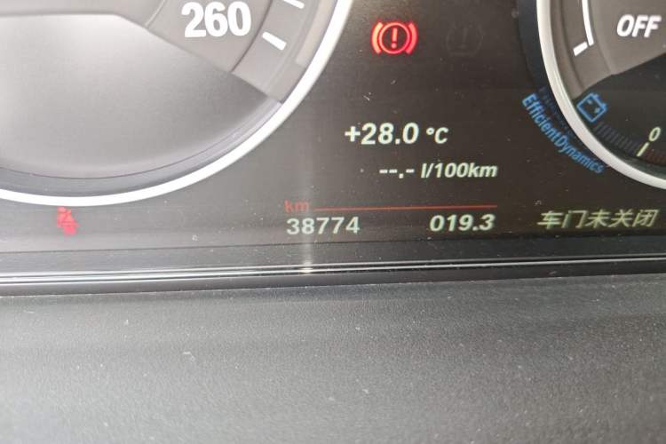 Used BMW 3 Series 2019 320Li Fashion Model Odometer Close Up