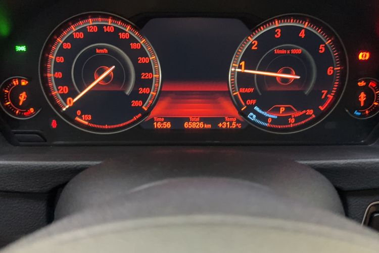 Used BMW 3 Series 2019 320Li Fashion Model Odometer Close Up