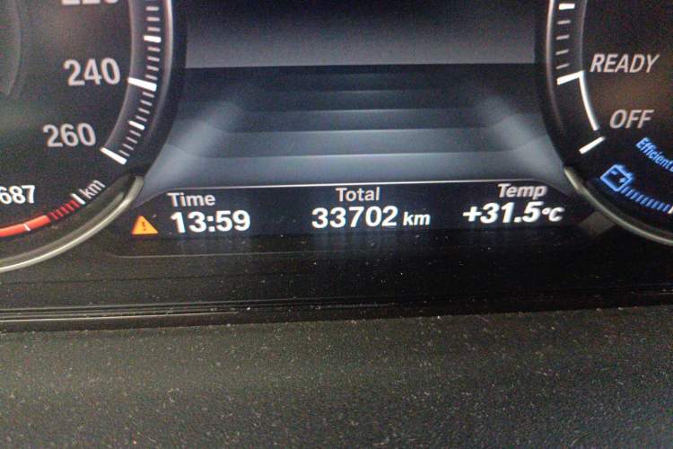Used BMW 3 Series 2019 320Li Fashion Model Odometer Close Up
