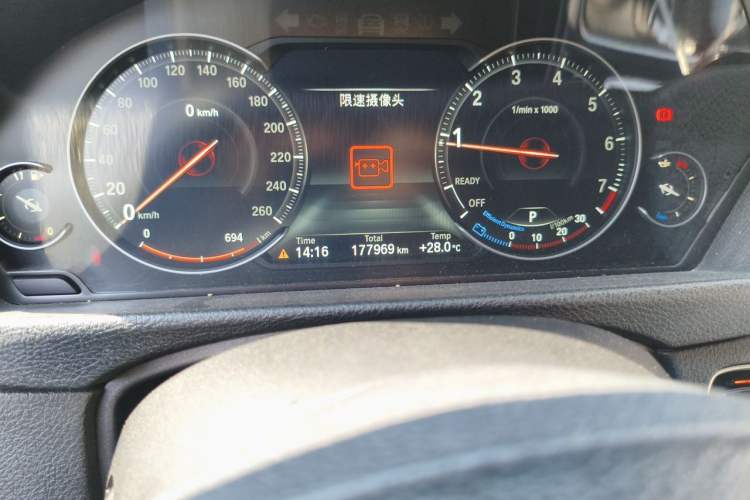 Used BMW 3 Series 2019 320Li Fashion Model Odometer Close Up