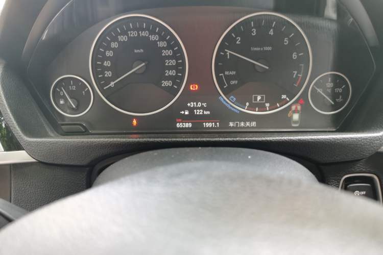 Used BMW 3 Series 2019 320Li Fashion Model Odometer Close Up