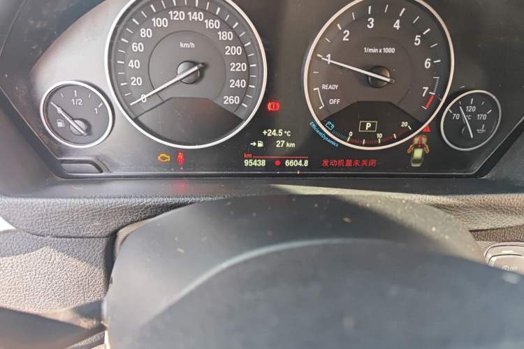 Used BMW 3 Series 2019 320Li Fashion Model Odometer Close Up