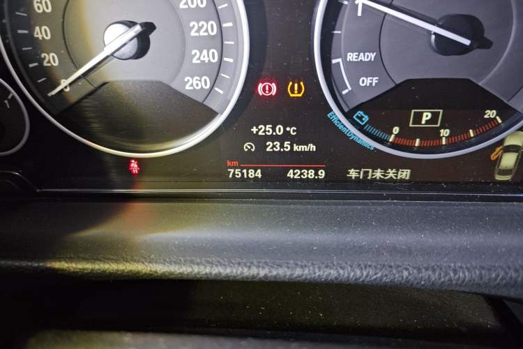 Used BMW 3 Series 2019 320Li Fashion Model Odometer Close Up
