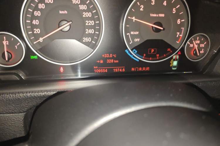 Used BMW 3 Series 2019 320Li Fashion Model Odometer Close Up