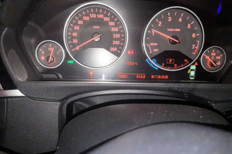 Used BMW 3 Series 2019 320Li Fashion Model Odometer Close Up
