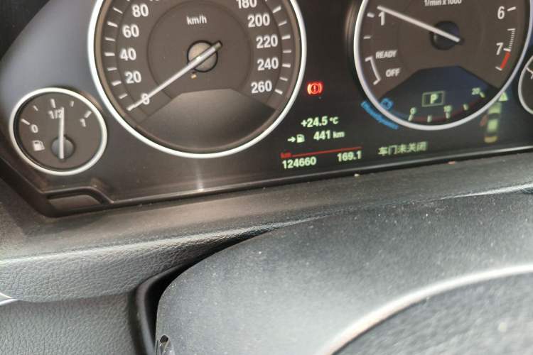 Used BMW 3 Series 2019 320Li Fashion Model Odometer Close Up