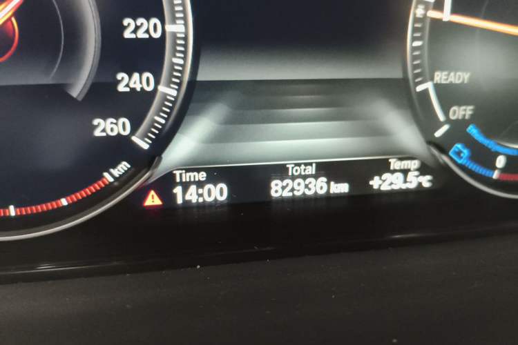 Used BMW 3 Series 2019 320Li M Sport Package Odometer Close Up