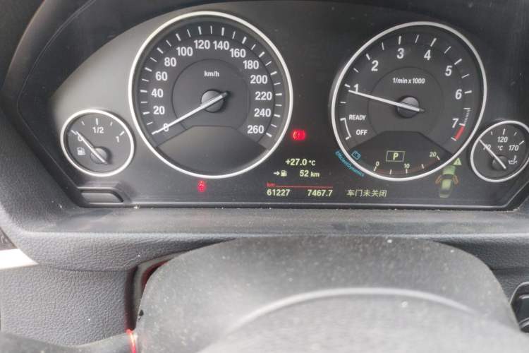 Used BMW 3 Series 2019 320Li Fashion Model Odometer Close Up