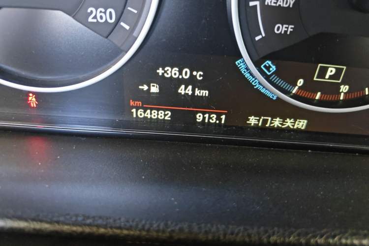 Used BMW 3 Series 2019 320Li Fashion Model Odometer Close Up