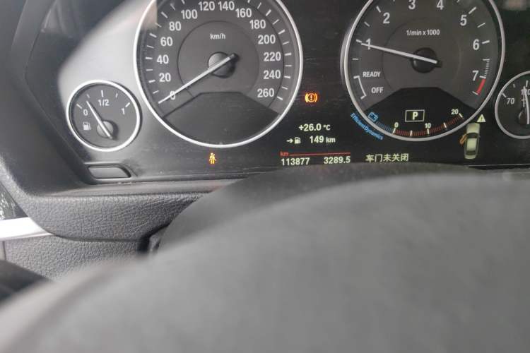 Used BMW 3 Series 2019 320Li Fashion Model Odometer Close Up