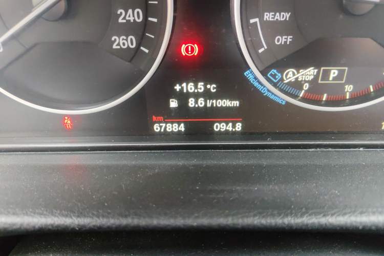 Used BMW 3 Series 2019 320Li Fashion Model Odometer Close Up