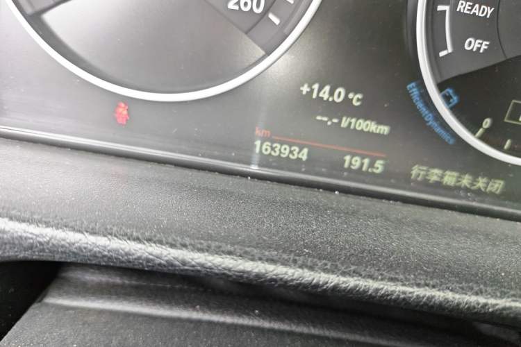 Used BMW 3 Series 2019 320Li Fashion Model Odometer Close Up