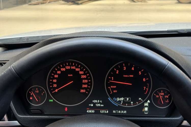 Used BMW 3 Series 2019 320Li Fashion Model Odometer Close Up