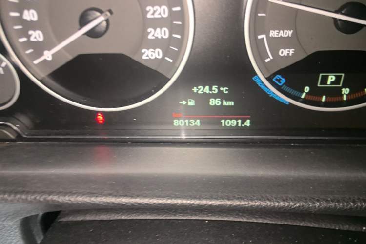 Used BMW 3 Series 2019 320Li Fashion Model Odometer Close Up