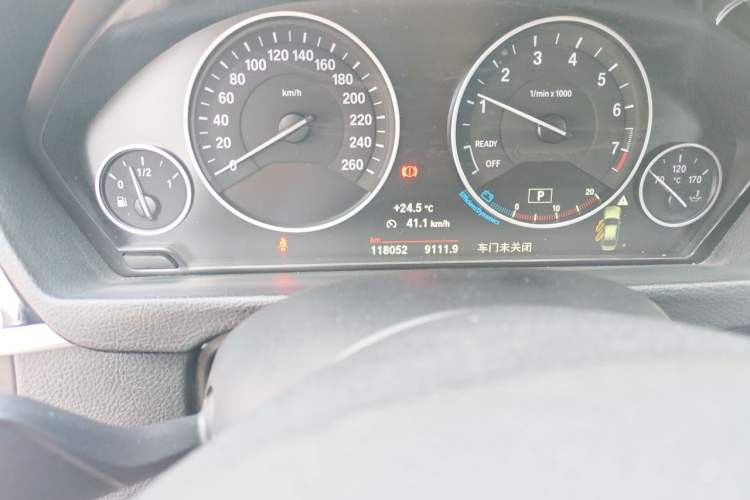 Used BMW 3 Series 2019 320Li Fashion Model Odometer Close Up